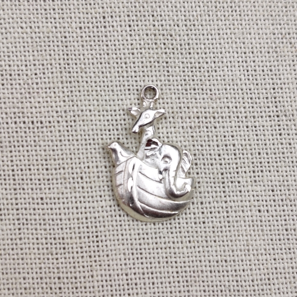 Heavy sterling Noah's arc pendant - Picture 7 of 7